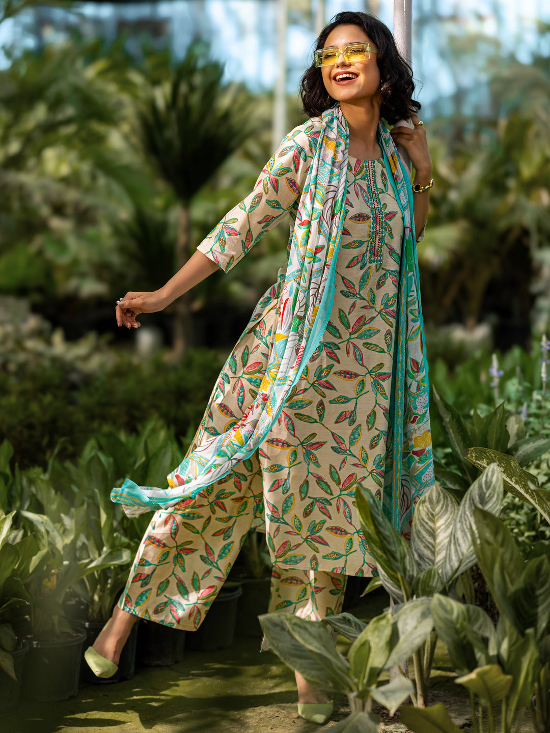 Off white Printed Silk Blend Straight Suit With Dupatta