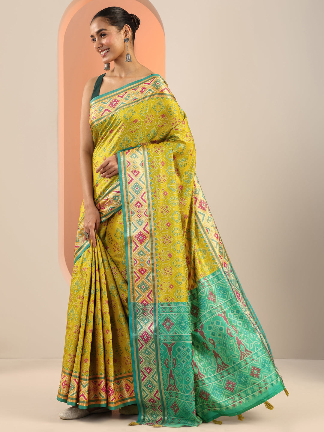 Green Woven Design Silk Saree With Unstitched Blouse Piece