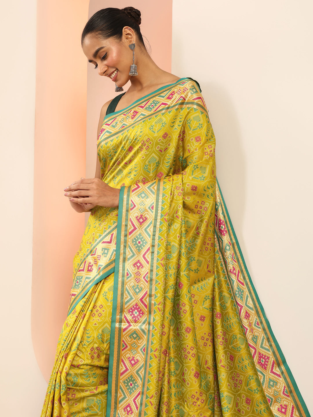 Green Woven Design Silk Saree With Unstitched Blouse Piece