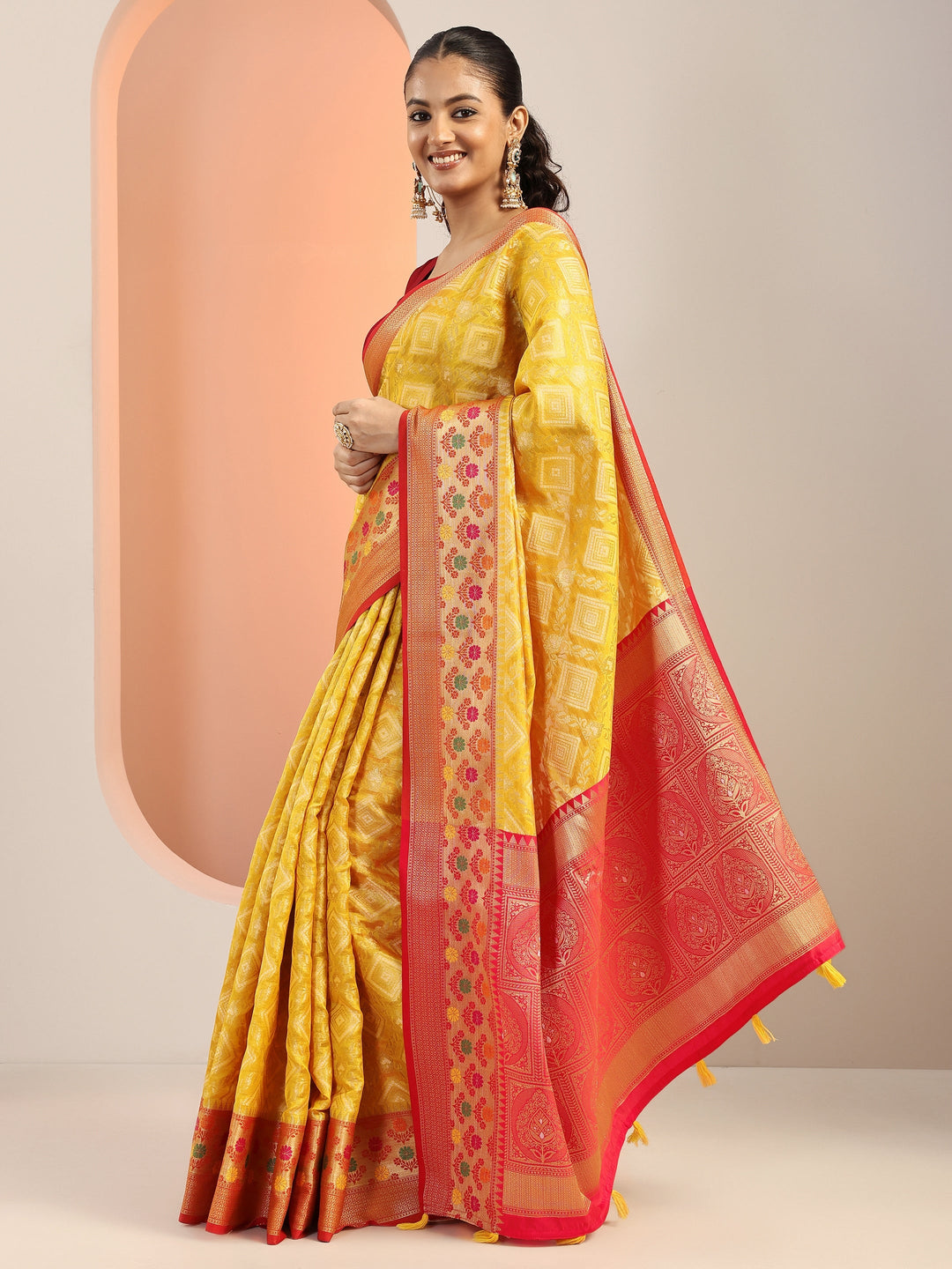 Yellow Woven Banarasi Silk Blend Saree With Unstitched Blouse Piece