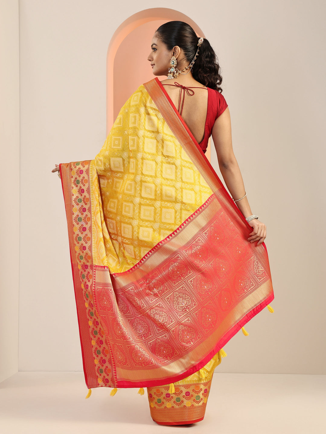 Yellow Woven Banarasi Silk Blend Saree With Unstitched Blouse Piece