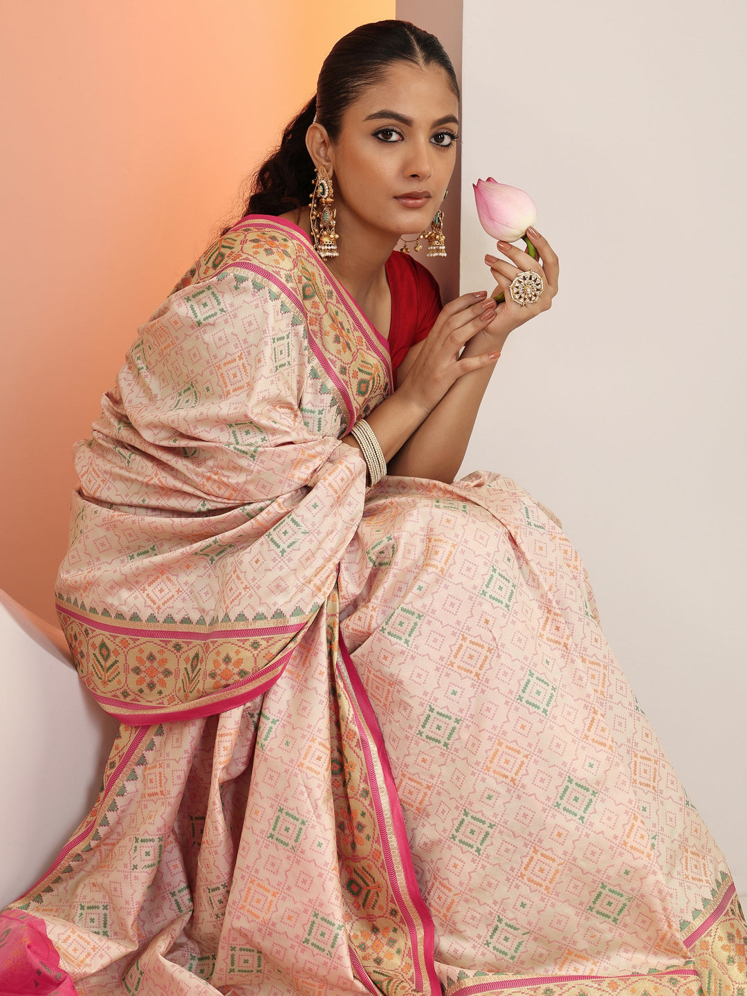 Off White Printed Silk Blend Saree With Unstitched Blouse Piece