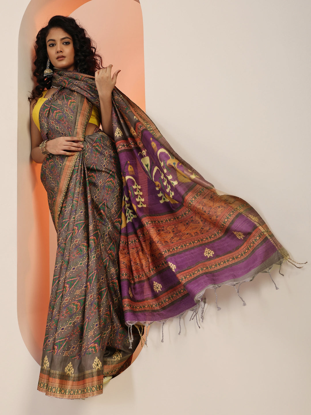 Grey Printed Silk Blend Saree With Unstitched Blouse Piece