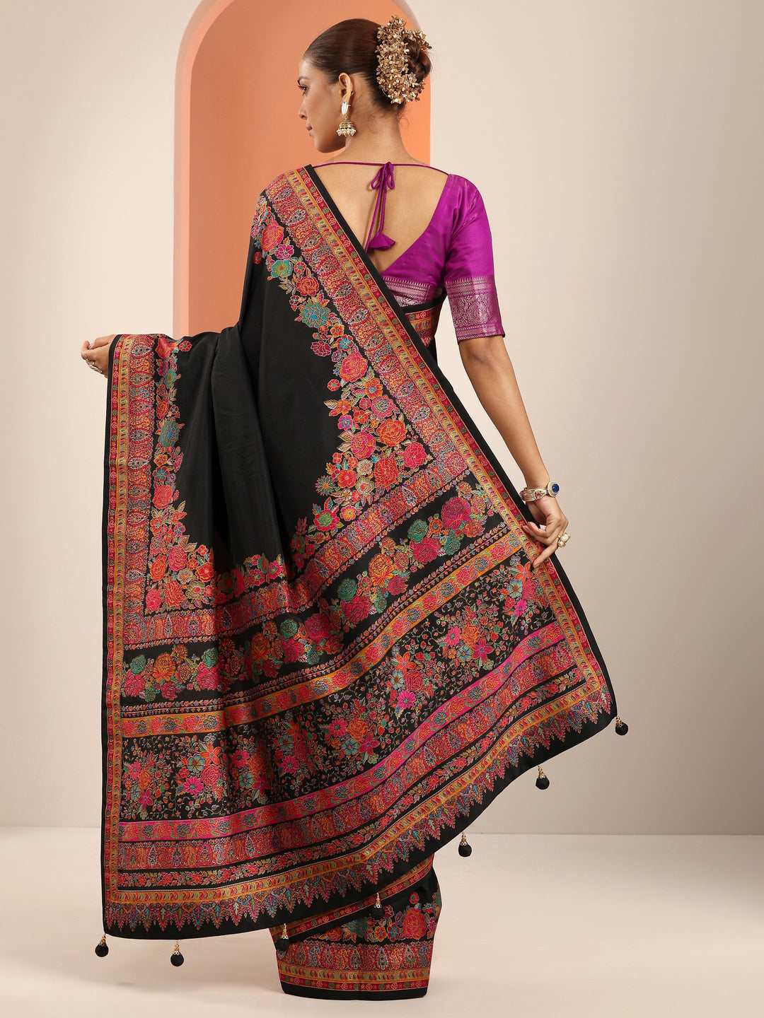 Black Printed Silk Blend Saree With Unstitched Blouse Piece