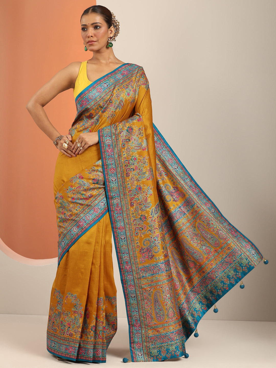 Mustard Printed Silk Blend Saree With Unstitched Blouse Piece
