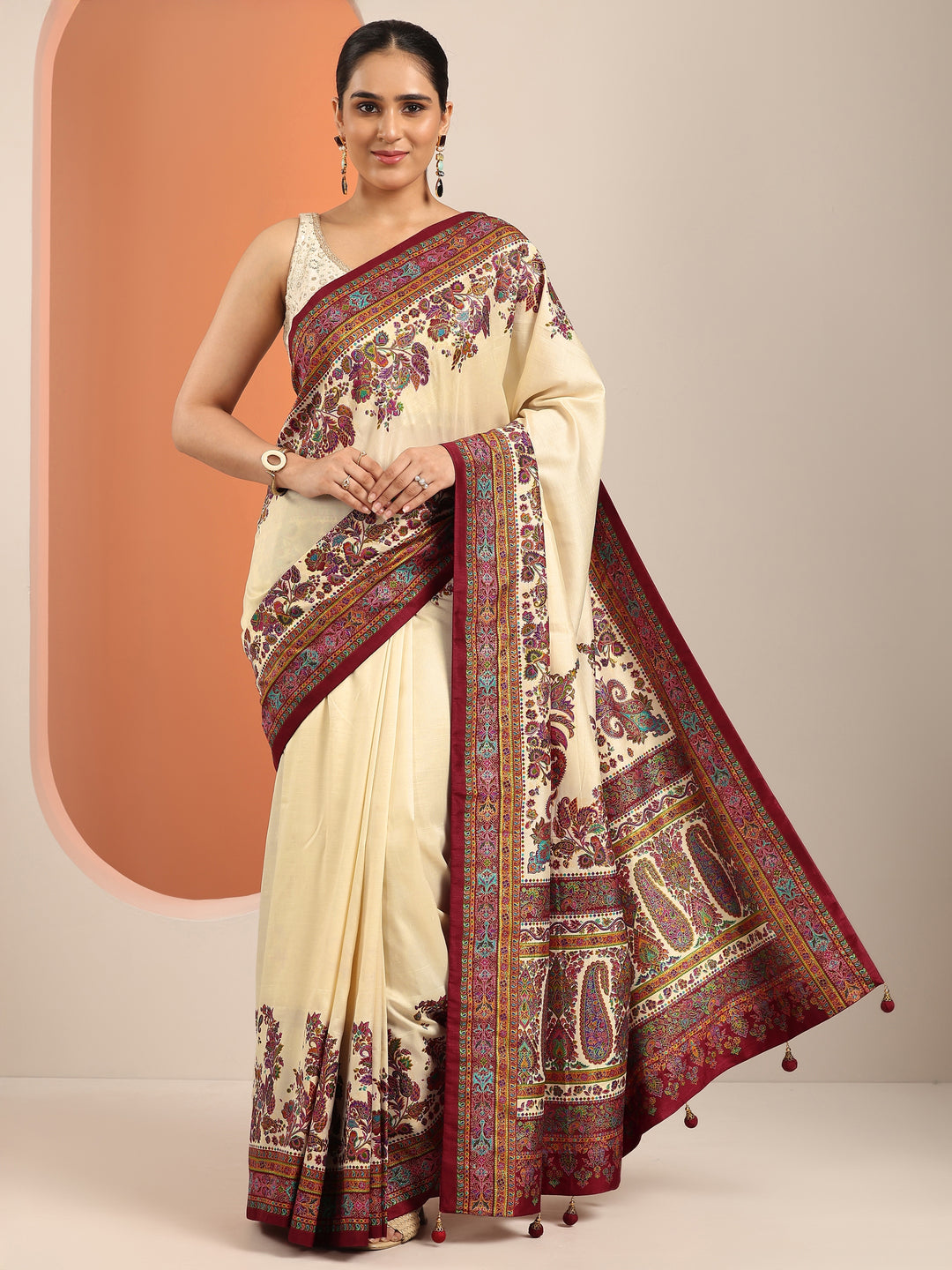 Cream Printed Silk Blend Saree With Unstitched Blouse Piece
