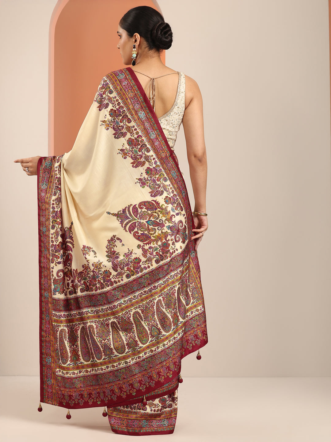 Cream Printed Silk Blend Saree With Unstitched Blouse Piece