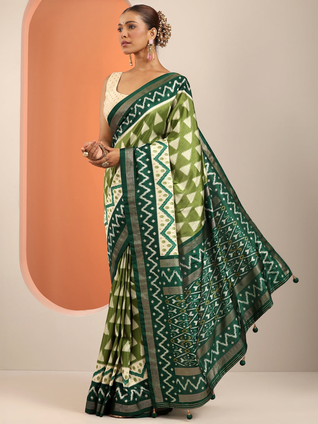 Green Printed Silk Blend Saree With Unstitched Blouse Piece