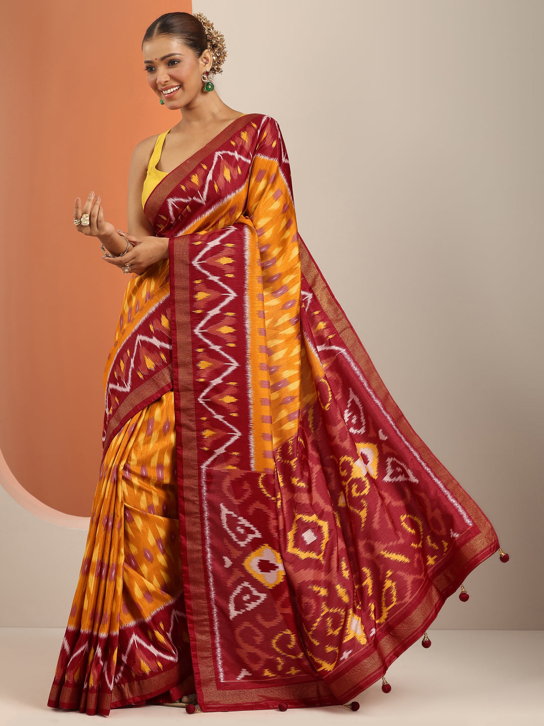 Orange Printed Silk Blend Saree With Unstitched Blouse Piece
