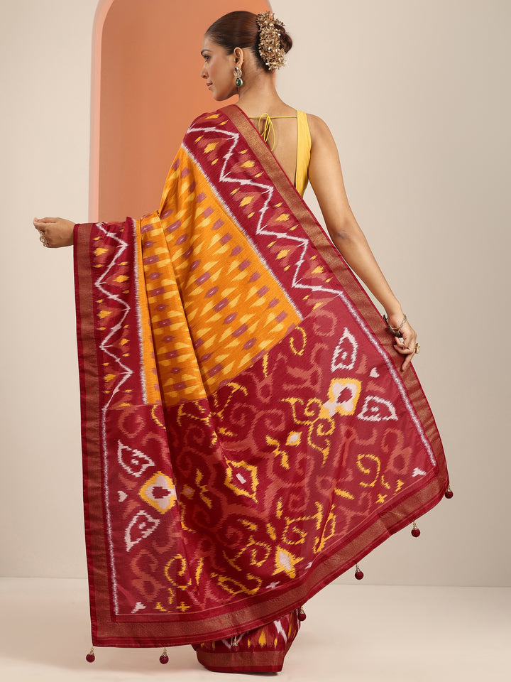 Orange Printed Silk Blend Saree With Unstitched Blouse Piece