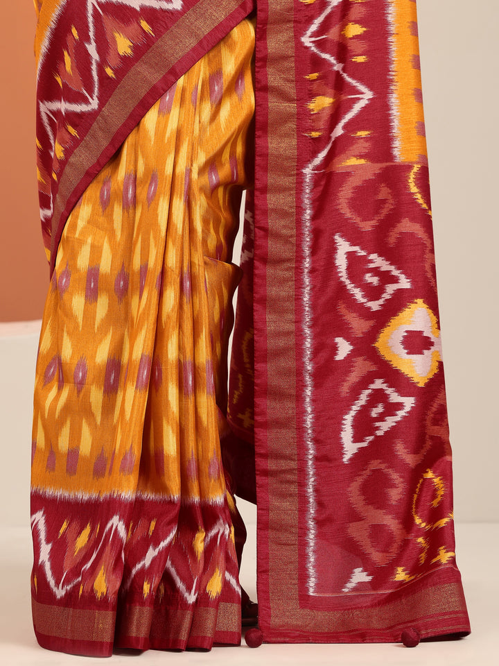 Orange Printed Silk Blend Saree With Unstitched Blouse Piece