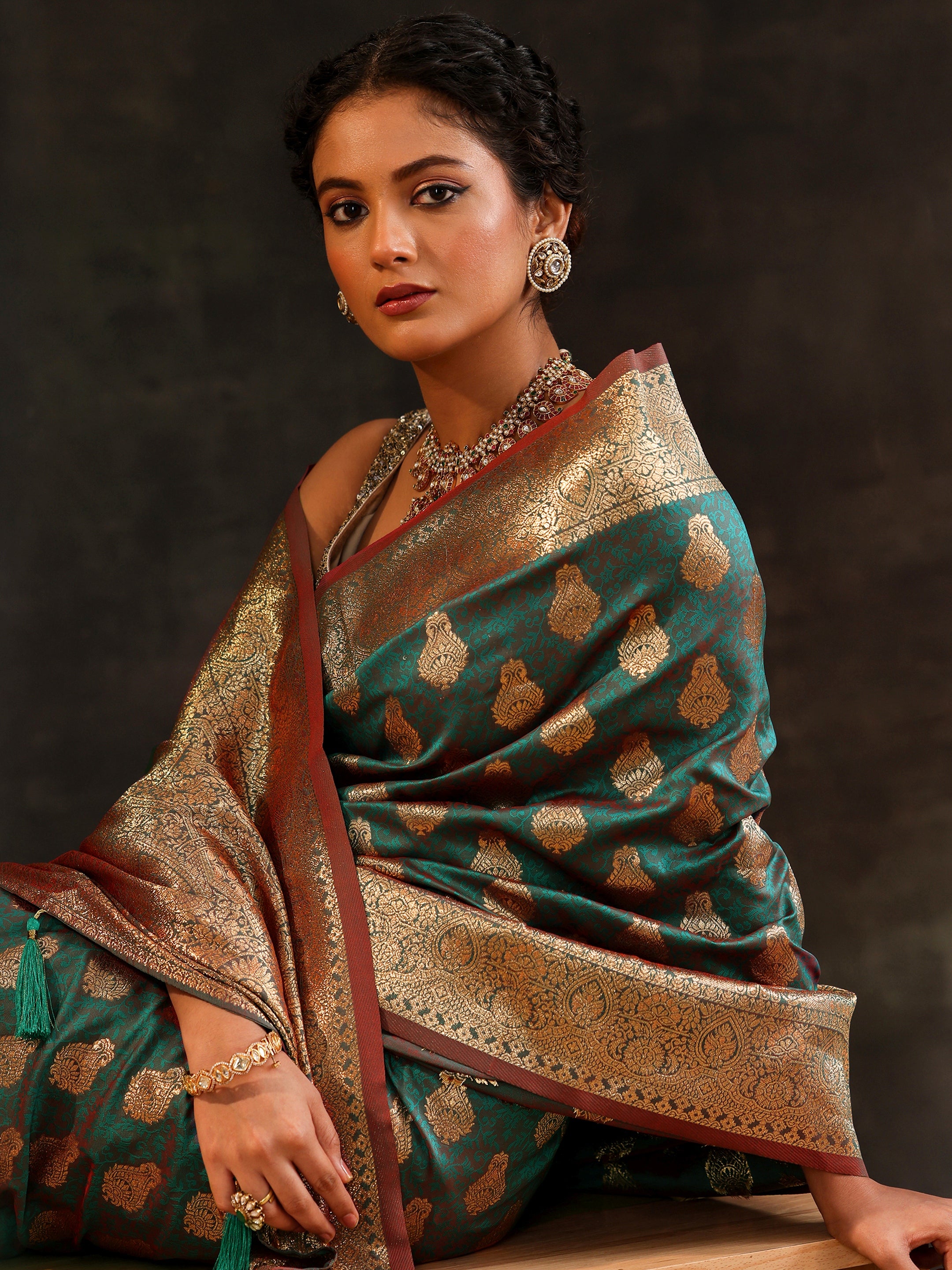 Green Woven Design Silk blend Saree With Unstitched Blouse Piece main image 1