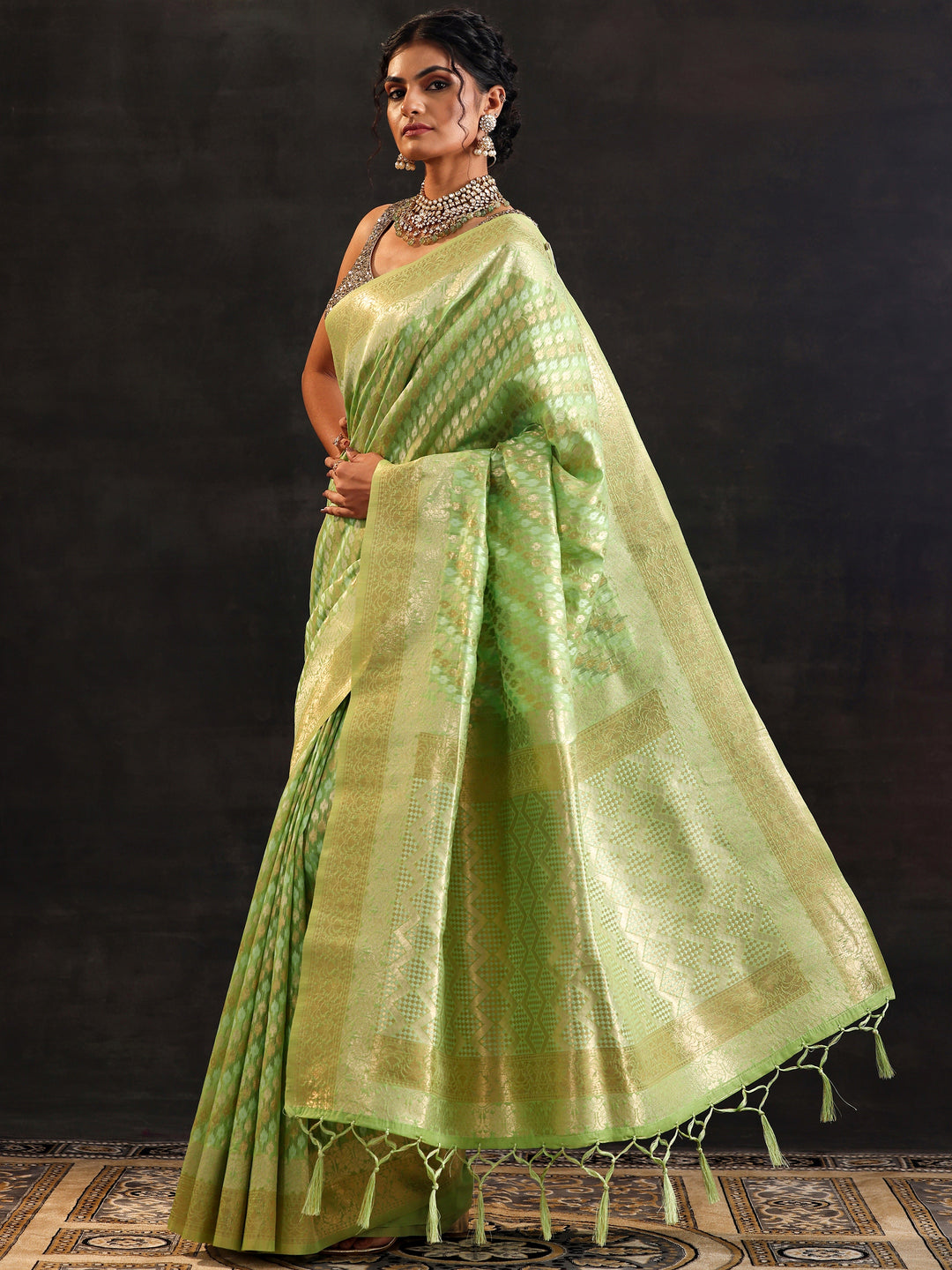 Green Woven Design Banarasi Silk Blend Saree With Unstitched Blouse Piece