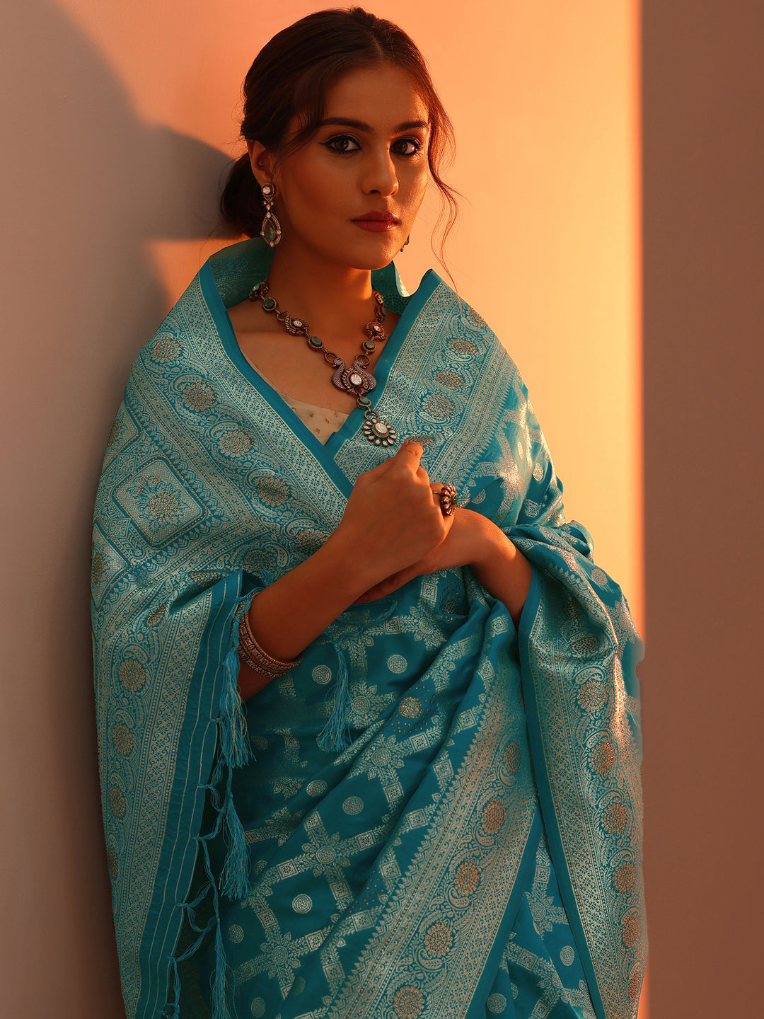 Blue Woven Design Banarasi Silk Blend Saree With Unstitched Blouse Piece