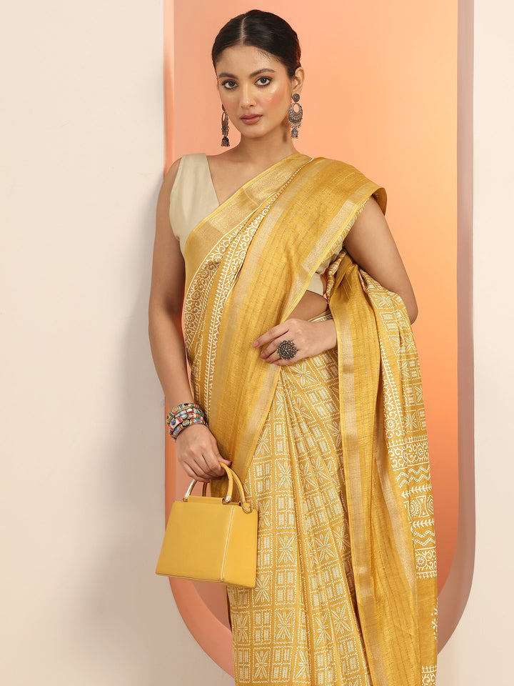 Mustard Printed Silk Blend Saree With Unstitched Blouse Piece