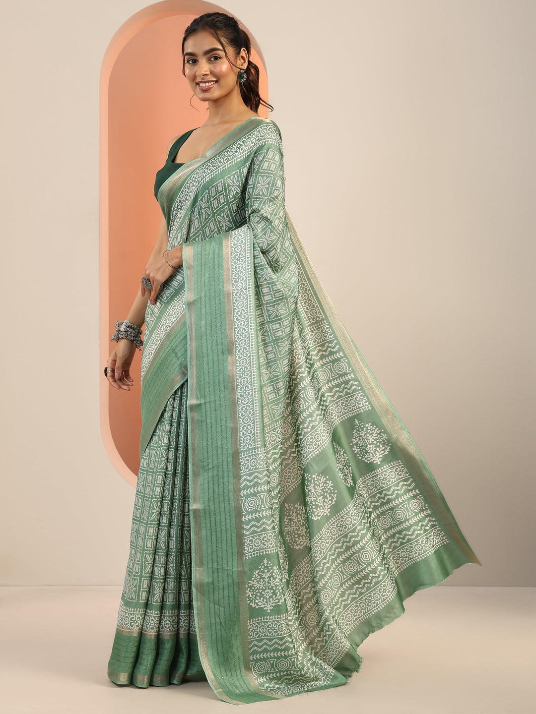Green Printed Silk Blend Saree With Unstitched Blouse Piece