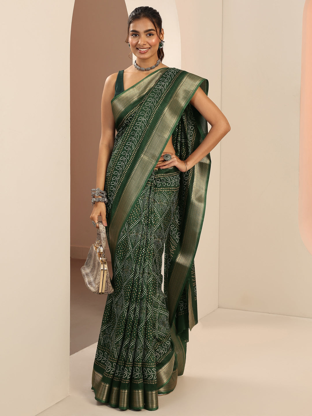 Green Printed Silk Blend Saree With Unstitched Blouse Piece