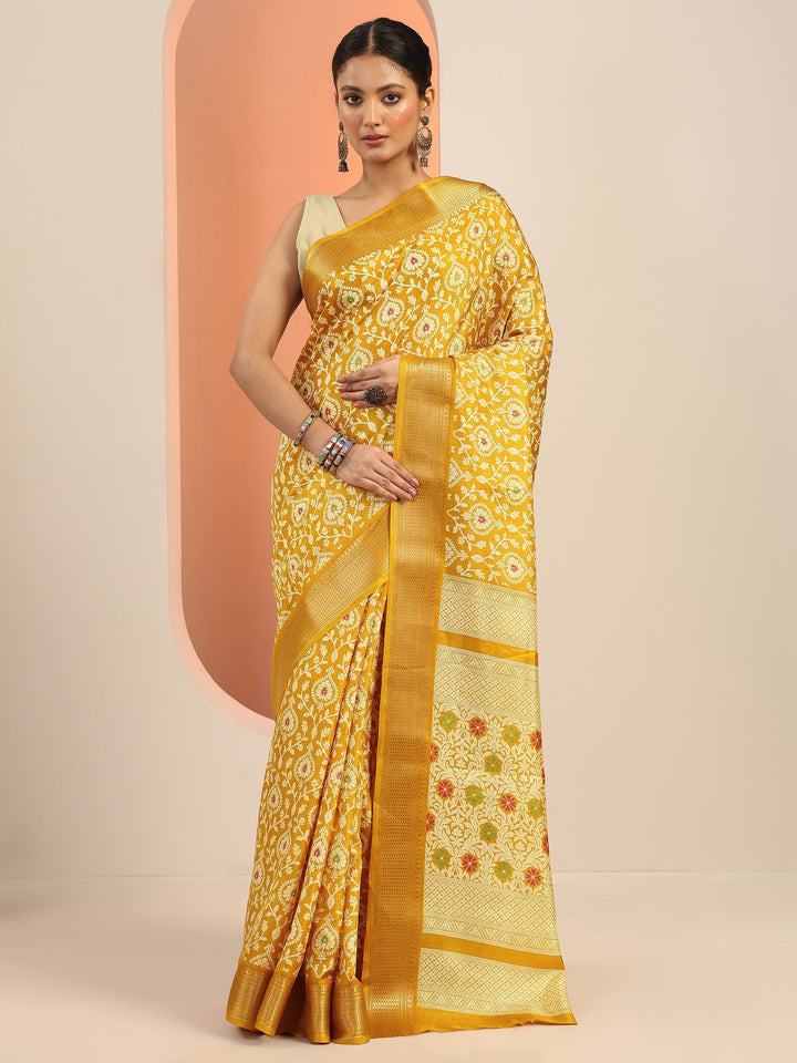 Mustard Printed Silk Blend Saree With Unstitched Blouse Piece