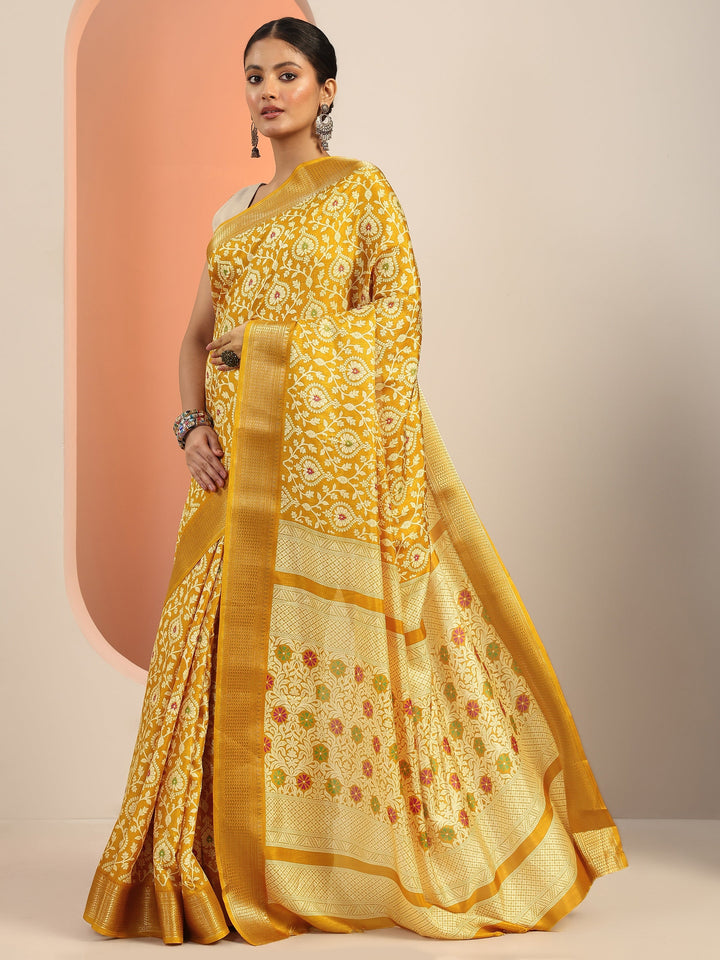 Mustard Printed Silk Blend Saree With Unstitched Blouse Piece