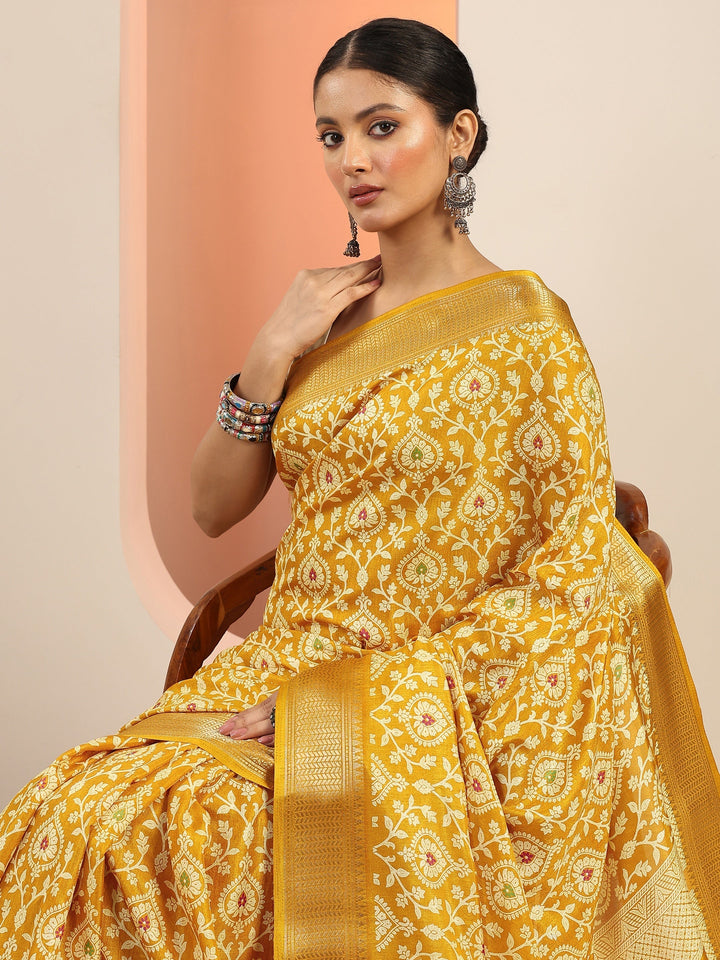 Mustard Printed Silk Blend Saree With Unstitched Blouse Piece
