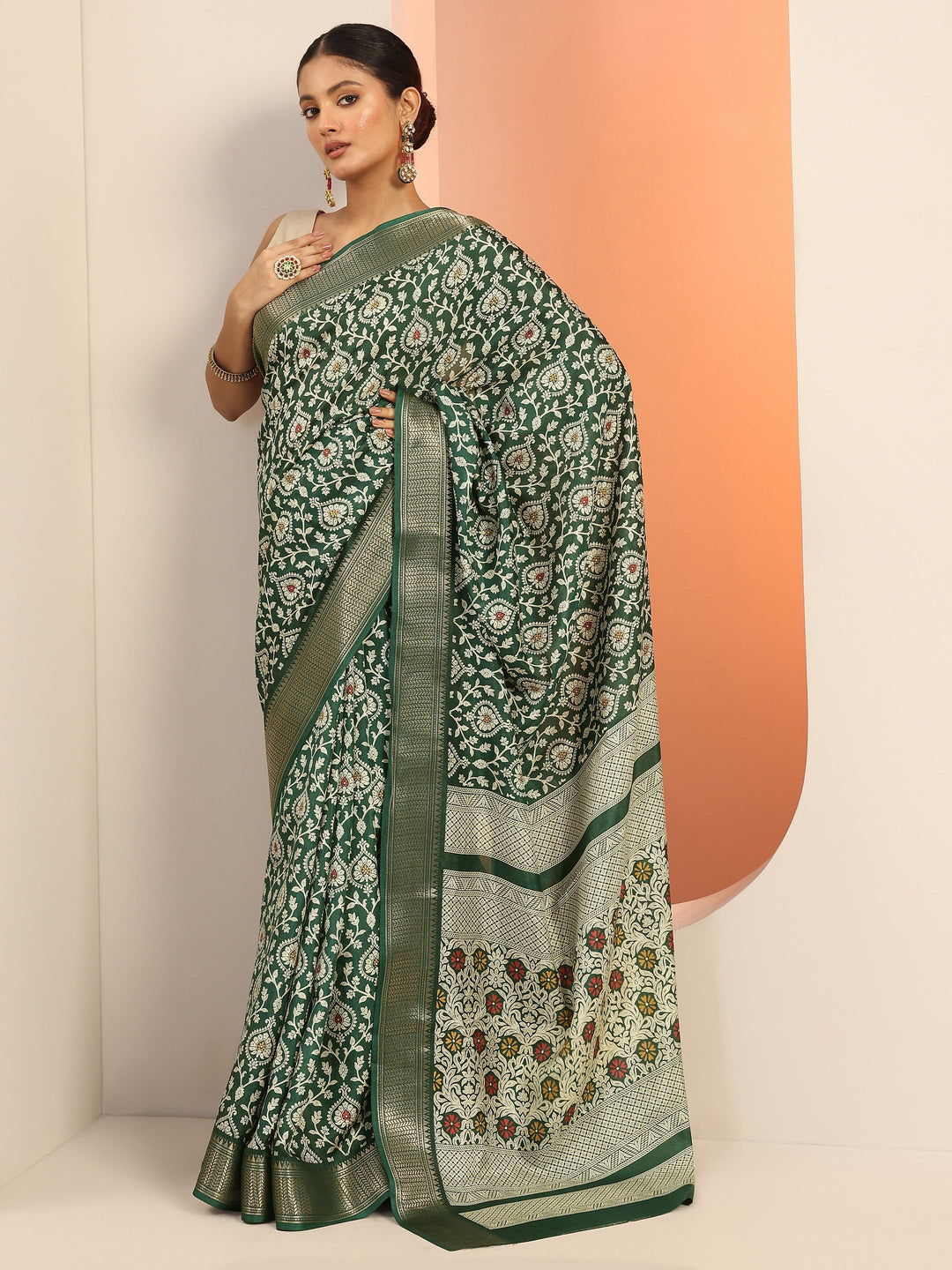 Green Printed Silk Blend Saree With Unstitched Blouse Piece