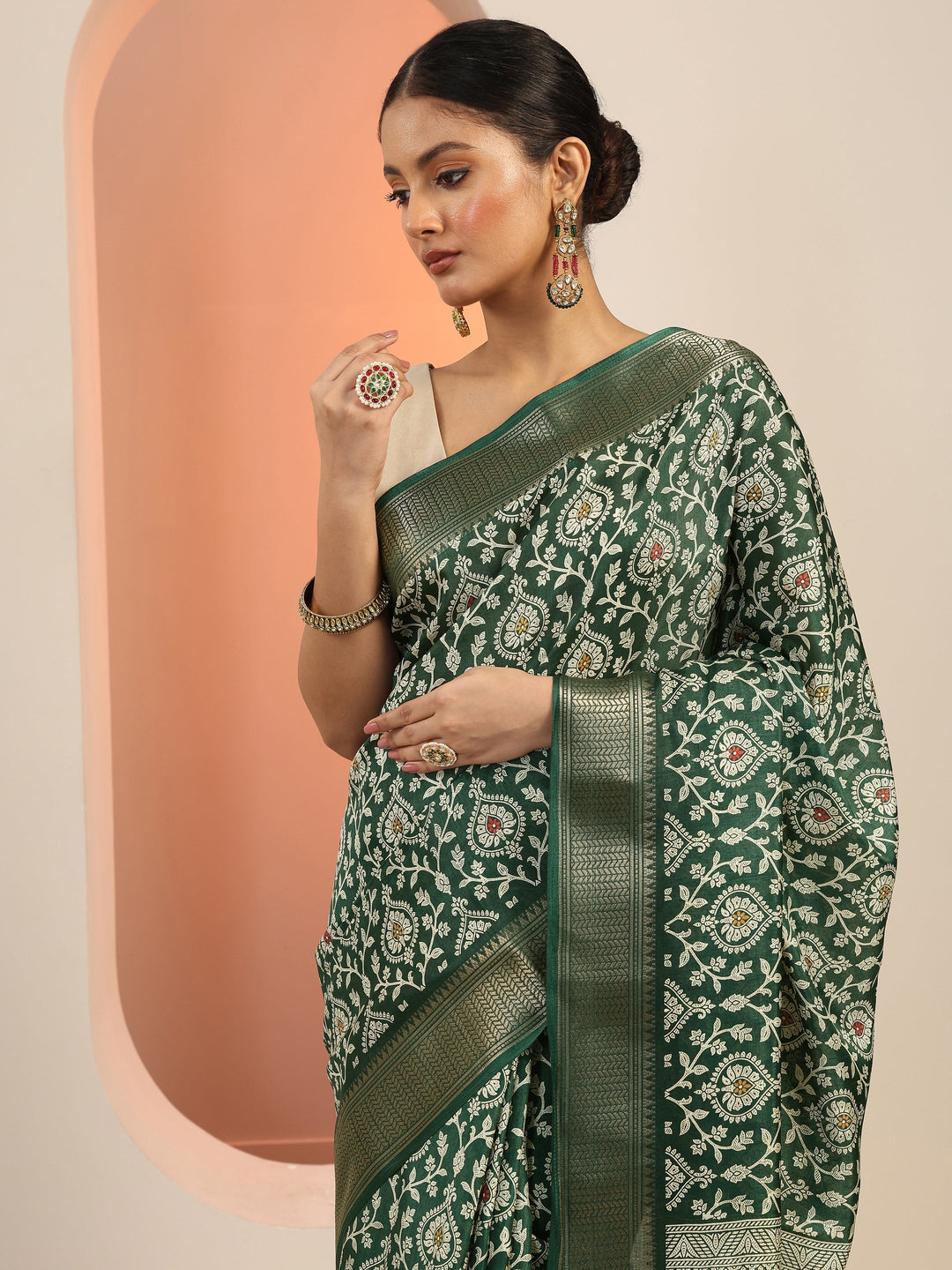 Green Printed Silk Blend Saree With Unstitched Blouse Piece