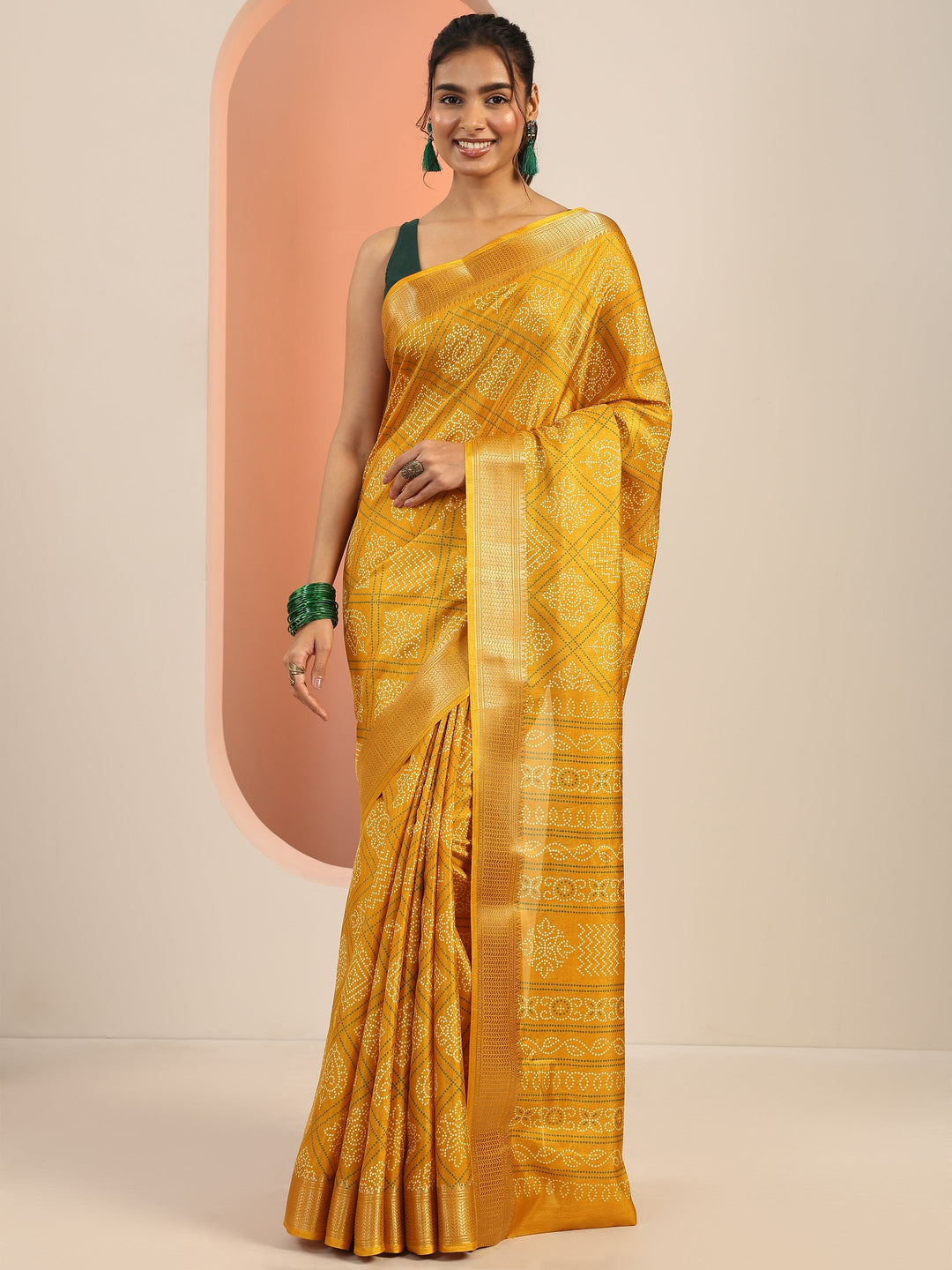 Mustard Printed Silk Blend Saree With Unstitched Blouse Piece