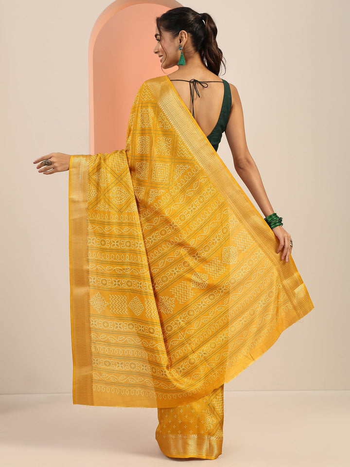 Mustard Printed Silk Blend Saree With Unstitched Blouse Piece