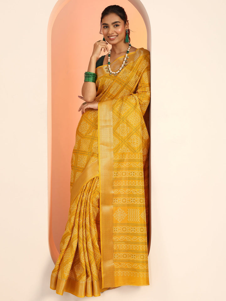 Mustard Printed Silk Blend Saree With Unstitched Blouse Piece