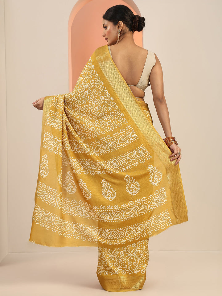 Mustard Printed Silk Blend Saree With Unstitched Blouse Piece