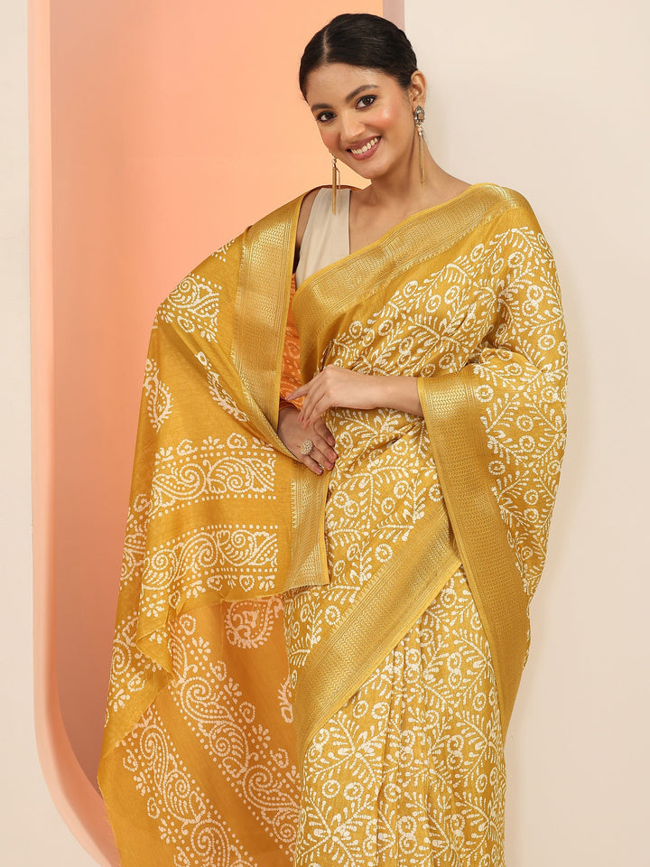 Mustard Printed Silk Blend Saree With Unstitched Blouse Piece