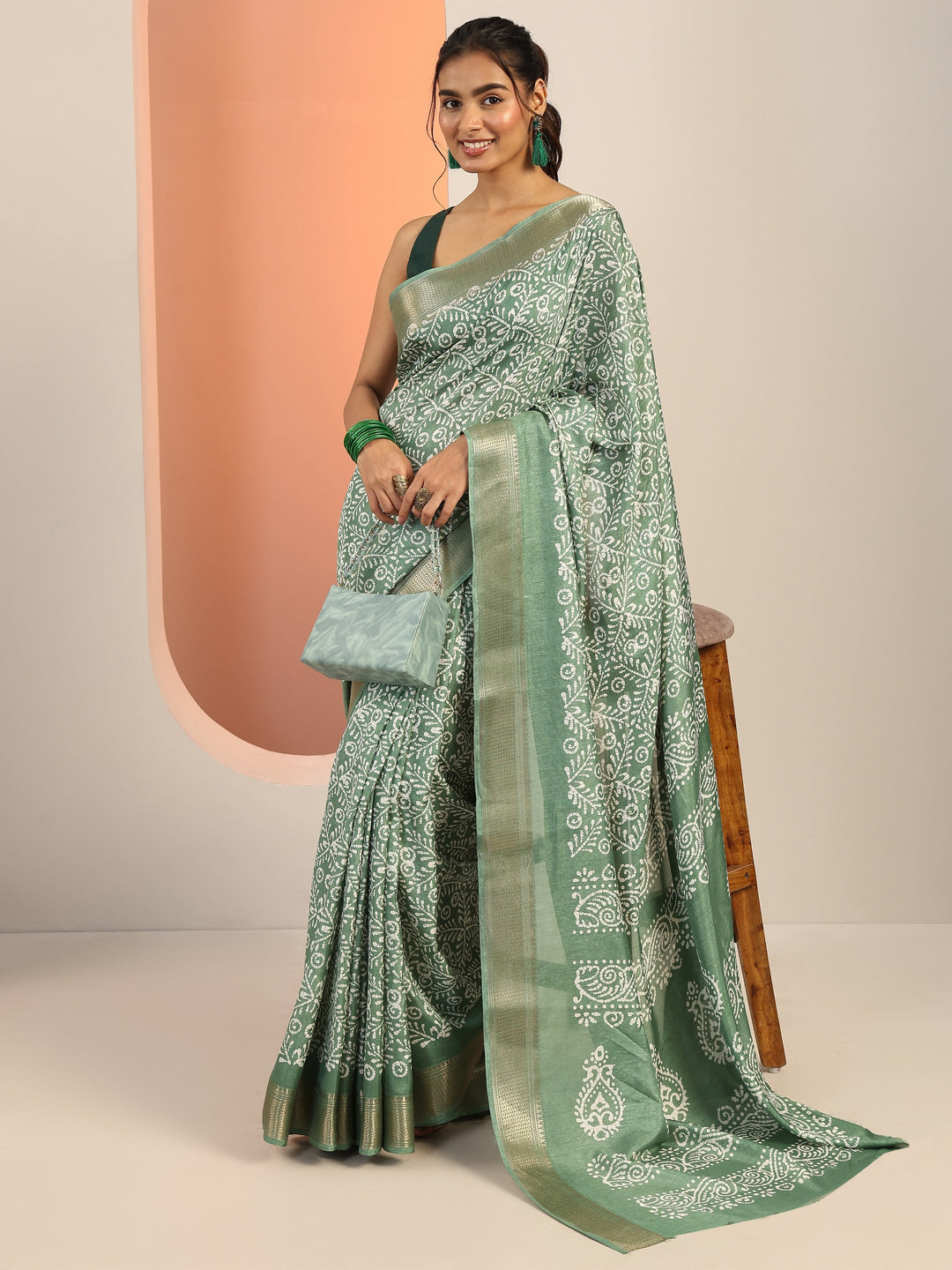 Green Printed Silk Blend Saree With Unstitched Blouse Piece