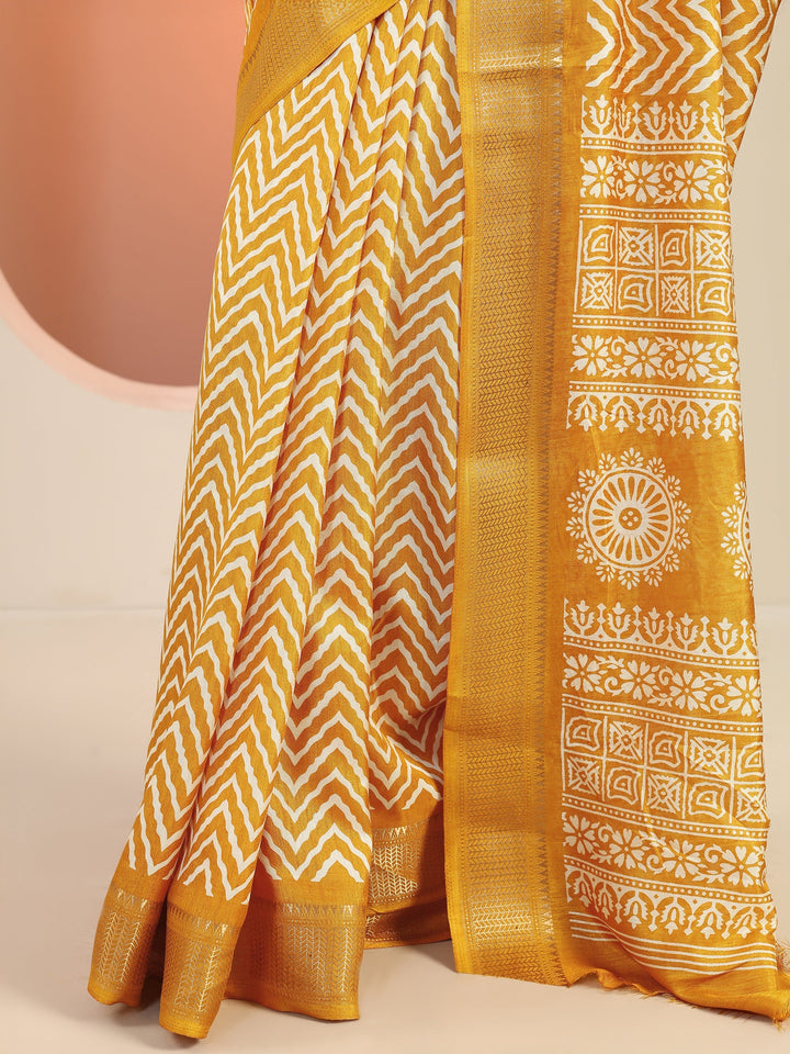 Mustard Printed Silk Blend Saree With Unstitched Blouse Piece