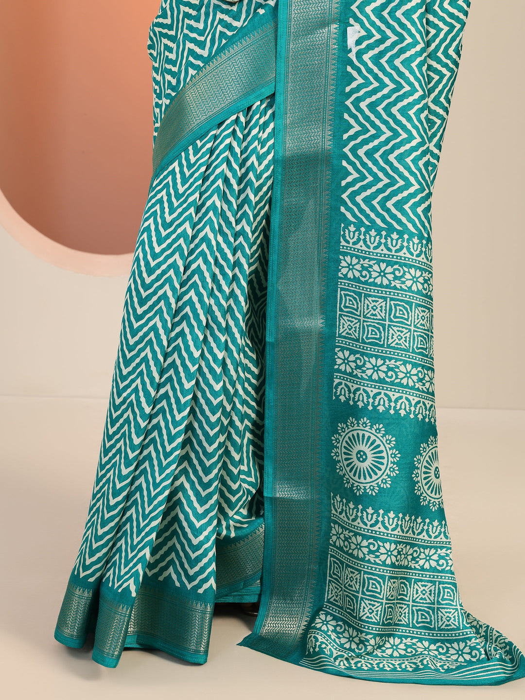 Green Printed Silk Blend Saree With Unstitched Blouse Piece