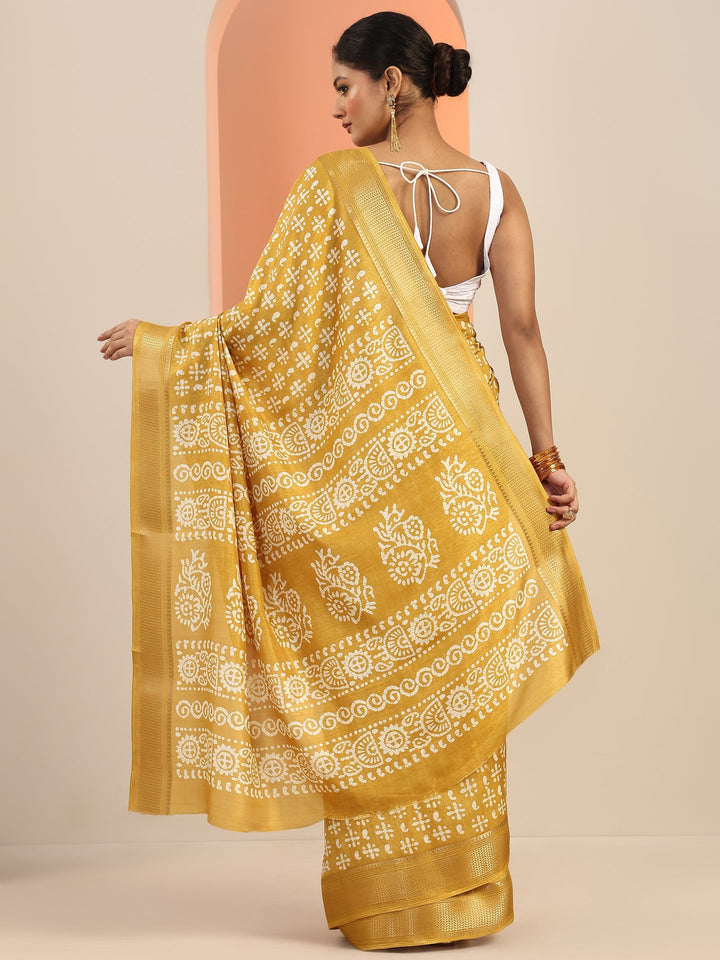 Mustard Printed Silk Blend Saree With Unstitched Blouse Piece