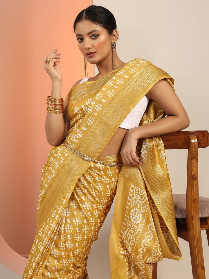 Mustard Printed Silk Blend Saree With Unstitched Blouse Piece