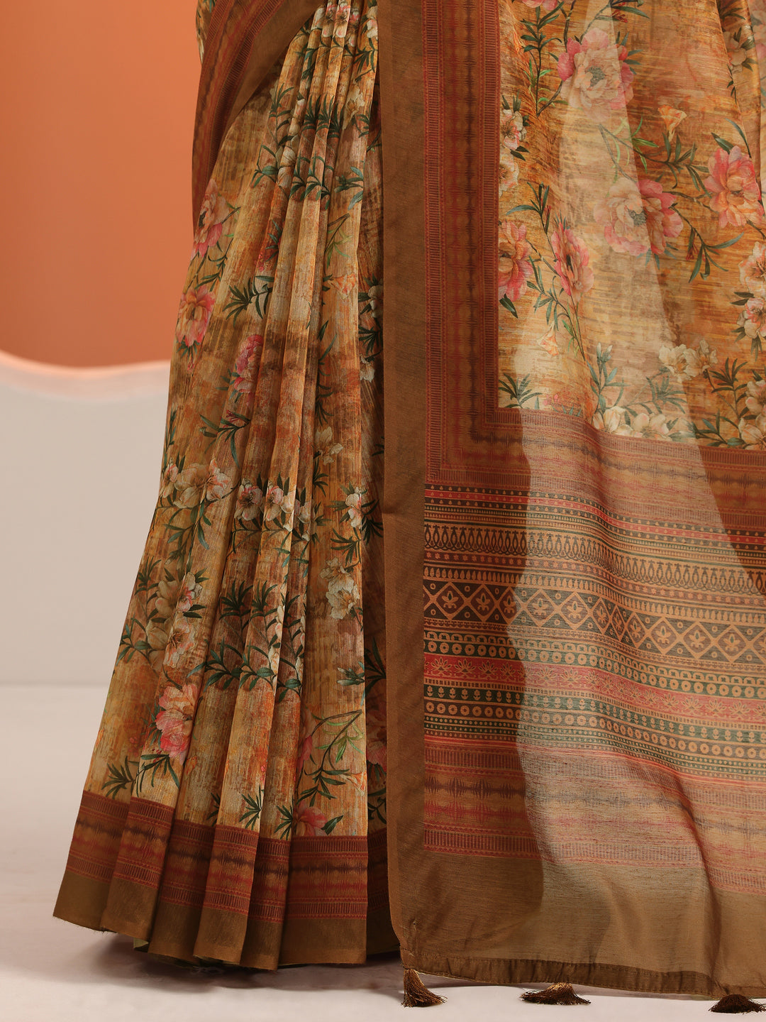 Mustard Printed Silk Blend Saree With Unstitched Blouse Piece