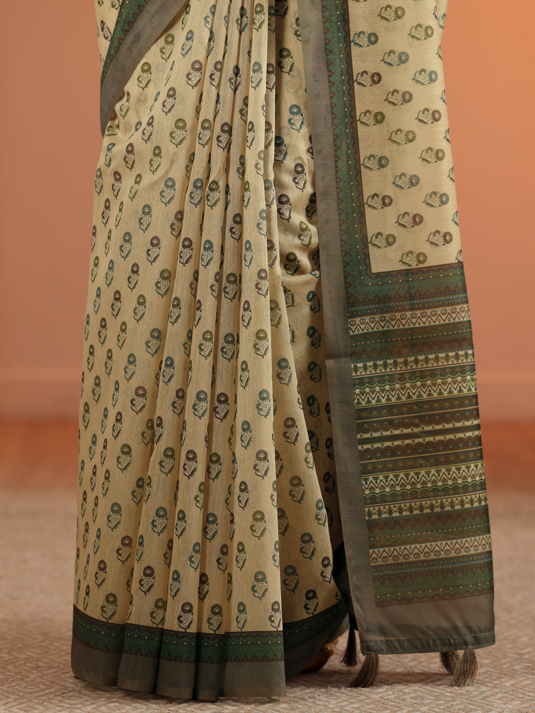 Beige Printed Silk Blend Saree With Unstitched Blouse Piece