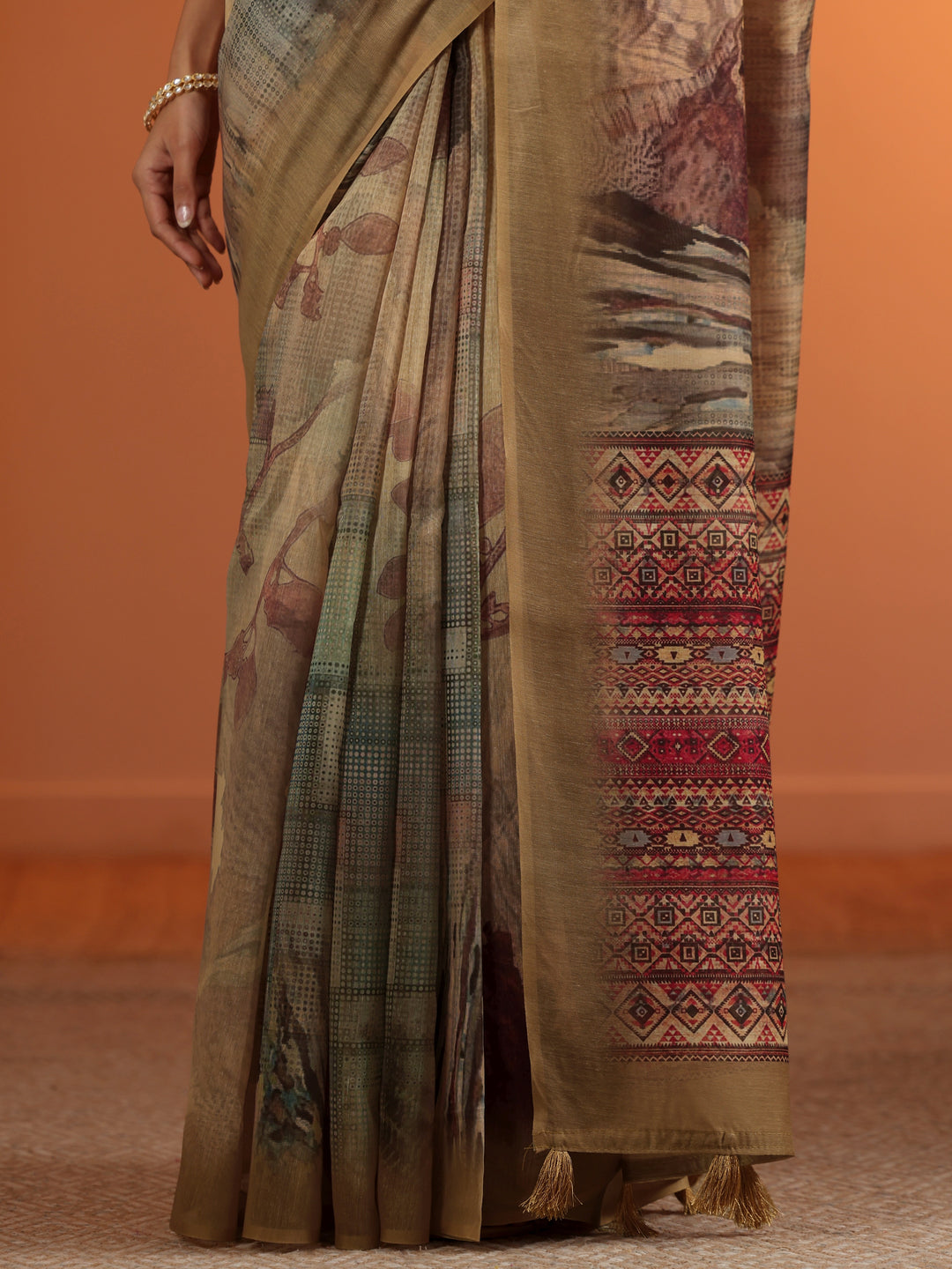 Tan Printed Silk Blend Saree With Unstitched Blouse Piece