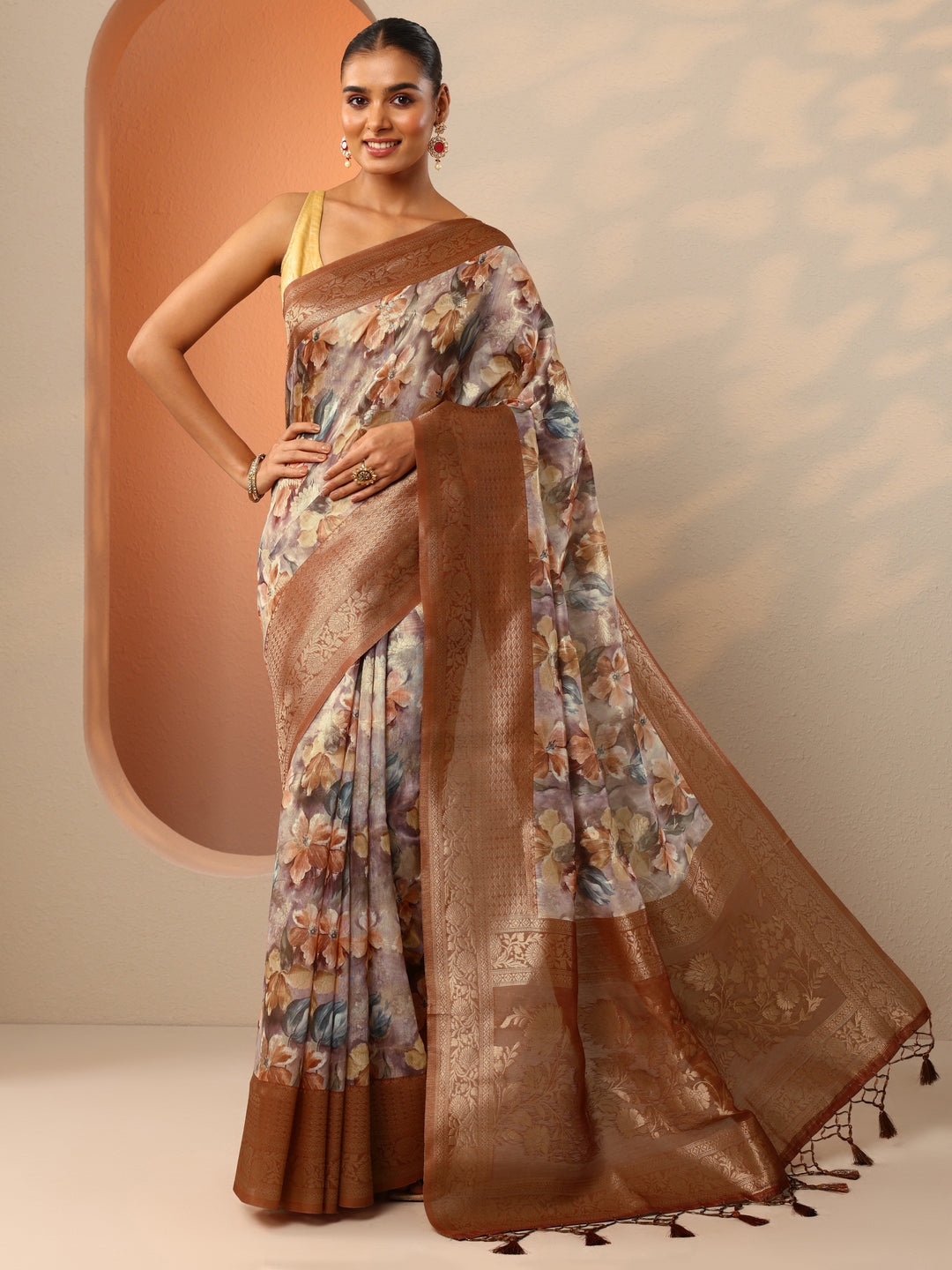 Brown Printed Silk Blend Saree With Unstitched Blouse Piece