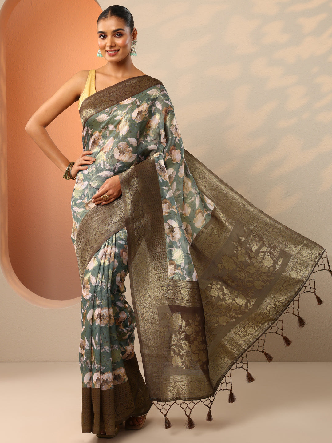 Green Printed Silk Blend Saree With Unstitched Blouse Piece