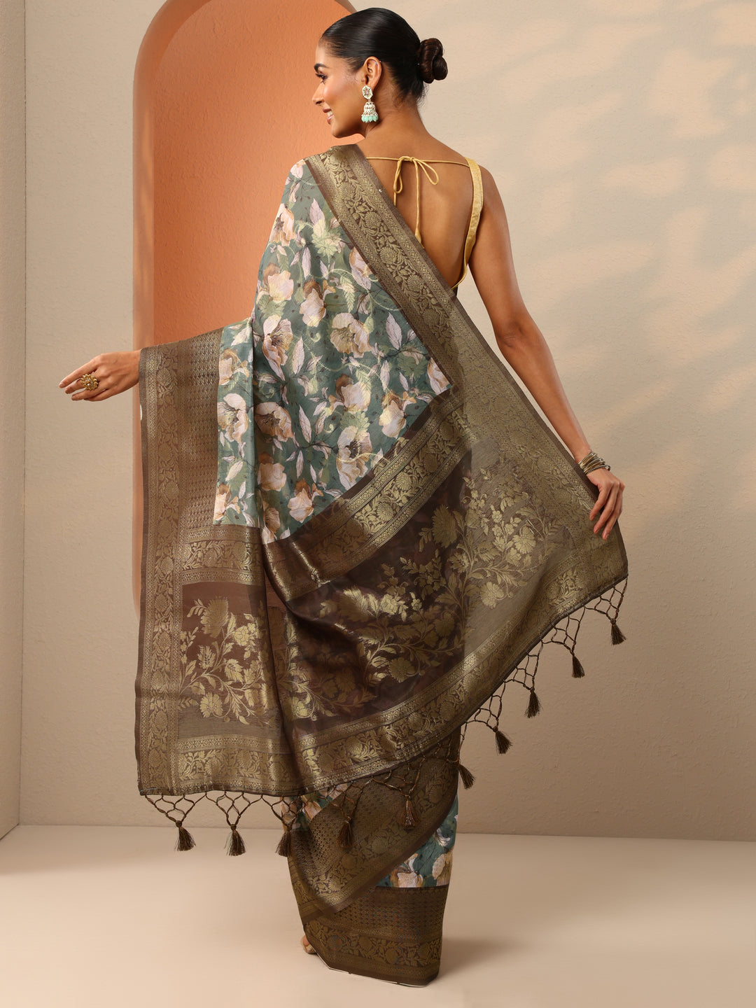 Green Printed Silk Blend Saree With Unstitched Blouse Piece