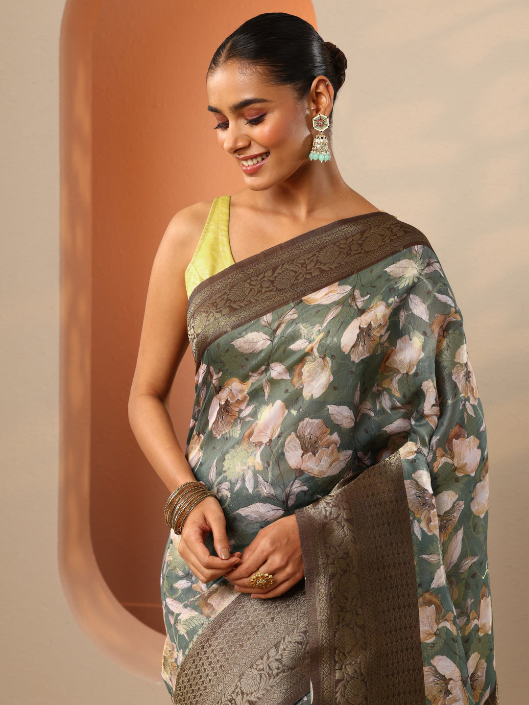 Green Printed Silk Blend Saree With Unstitched Blouse Piece