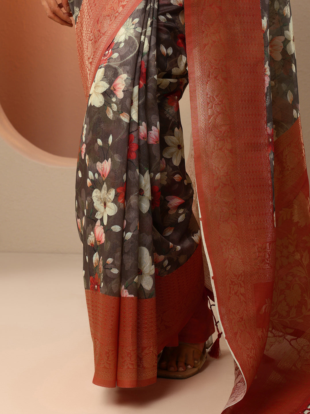 Grey Printed Silk Blend Saree With Unstitched Blouse Piece