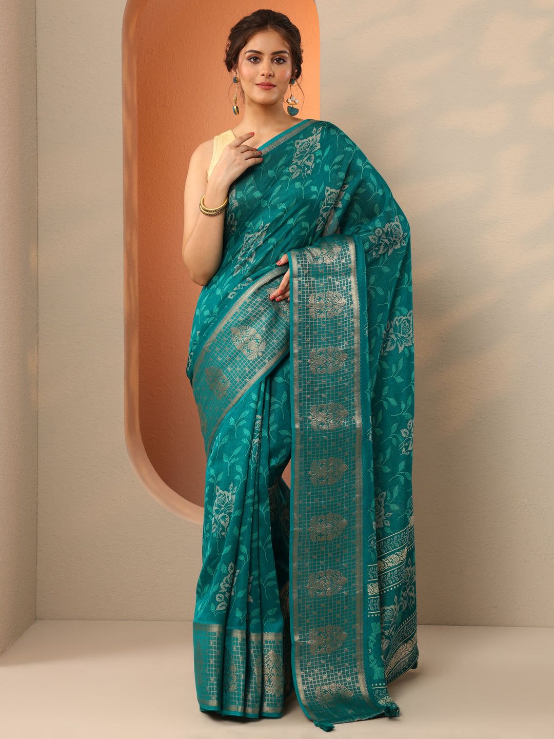 Green Printed Georgette Saree With Unstitched Blouse Piece