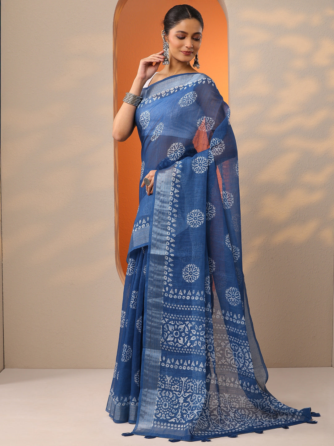 Blue Printed Cotton Blend Saree With Unstitched Blouse Piece