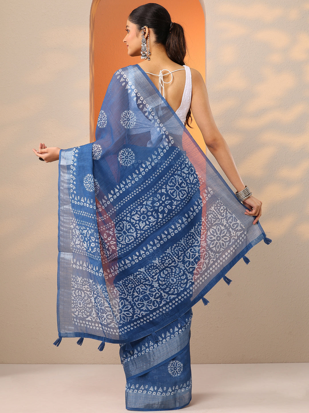 Blue Printed Cotton Blend Saree With Unstitched Blouse Piece