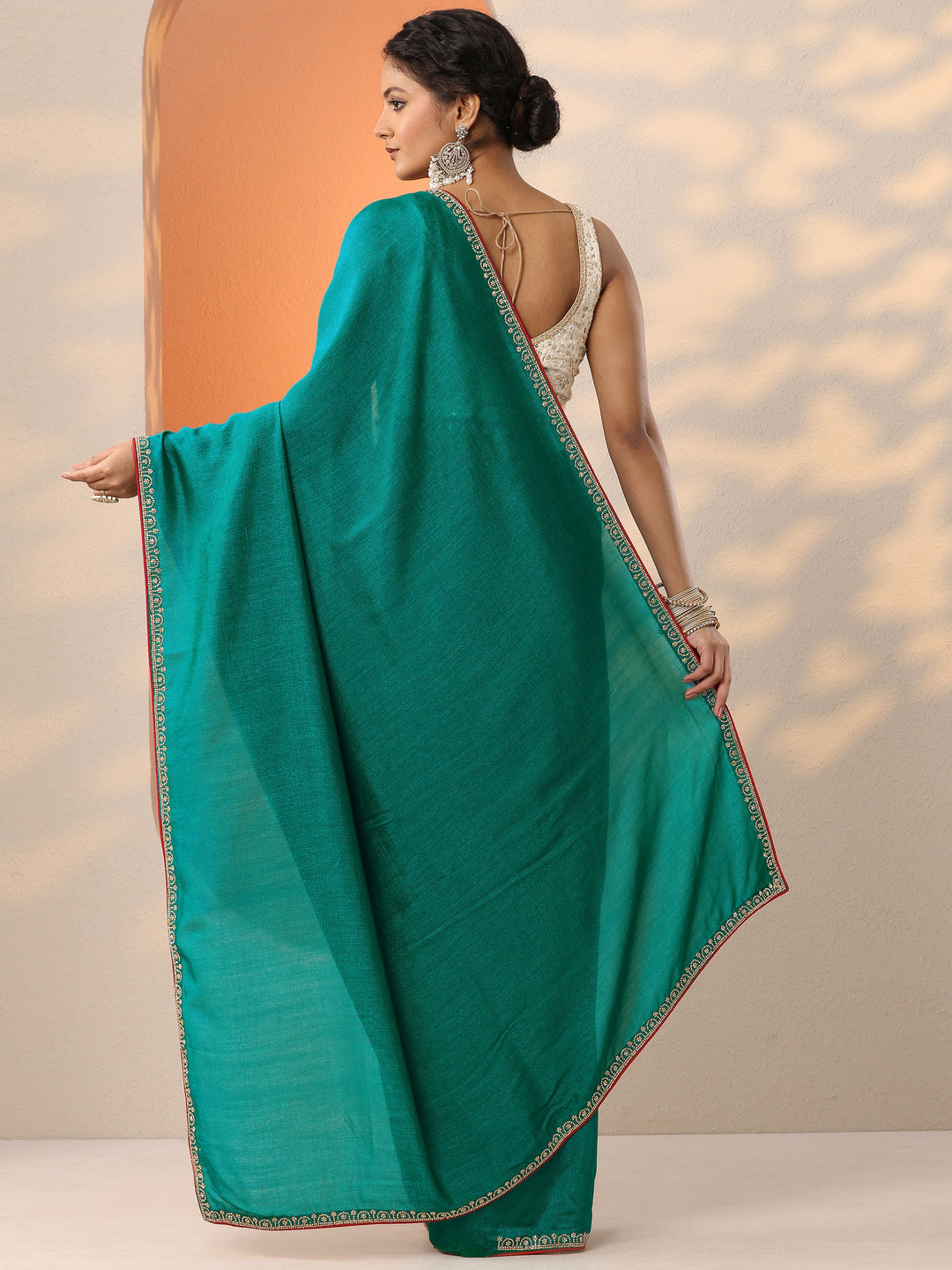 Green Solid Silk Blend Saree With Unstitched Blouse Piece