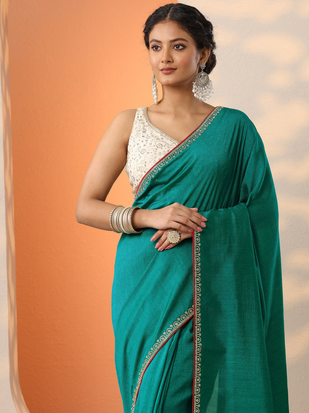 Green Solid Silk Blend Saree With Unstitched Blouse Piece