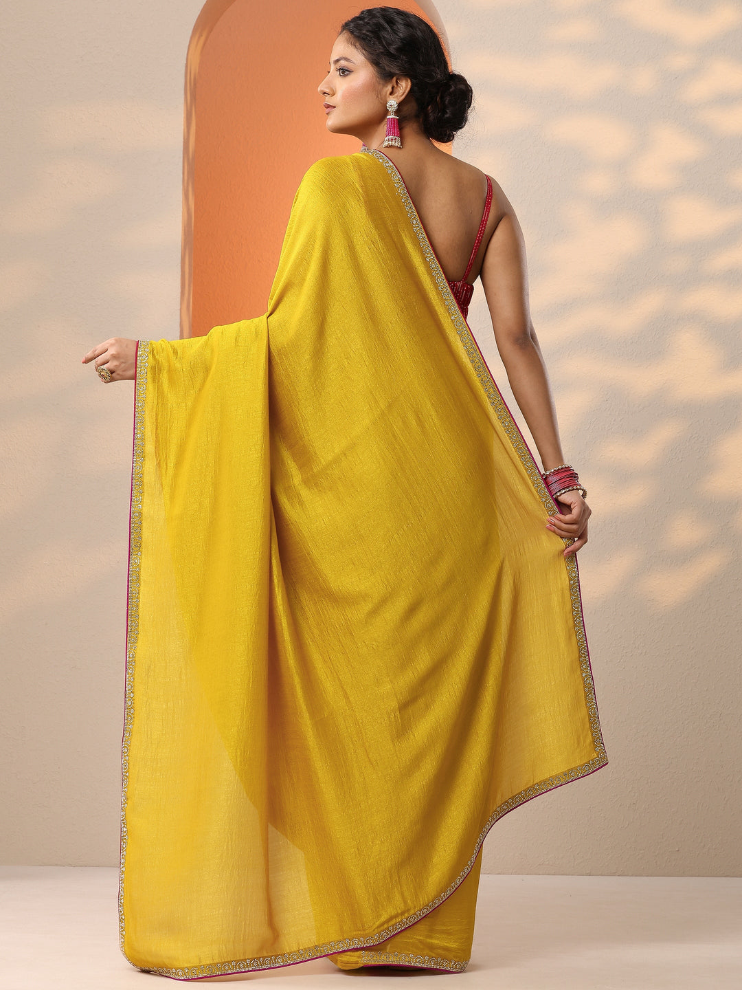 Mustard Solid Silk Blend Saree With Unstitched Blouse Piece
